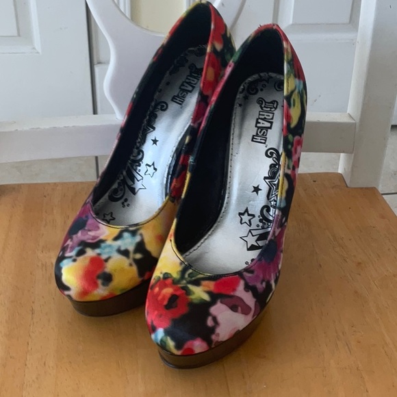 Brash yellow red black heels - Picture 5 of 6